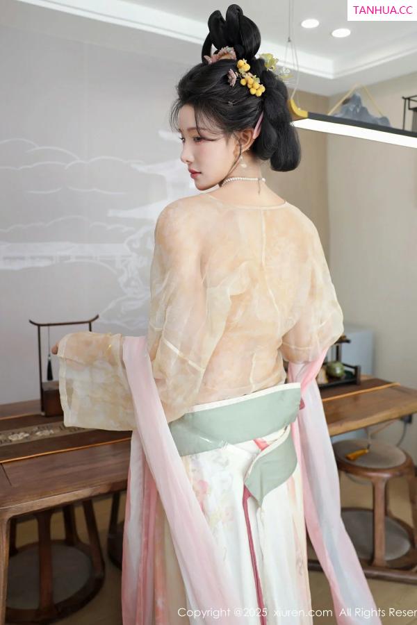   [XiuRen]高清写真图 2025.08.13 No.10645 梨霜儿 古装服饰第56张图片